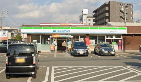 コンビニ　ファミリーマート 博多駅南六丁目店（コンビニ）まで414m