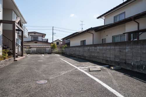 建物外観　駐車場