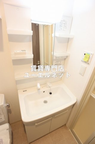 洗面設備　清潔感ある独立洗面台で毎日気持ちよく♪