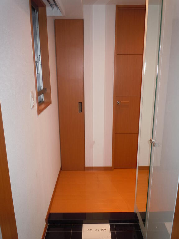 玄関　同タイプの室内写真