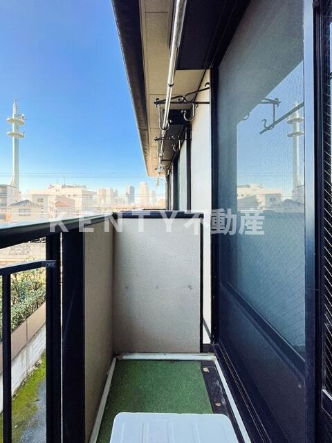 バルコニー　暖かな日差しのふりそそぐバルコニー