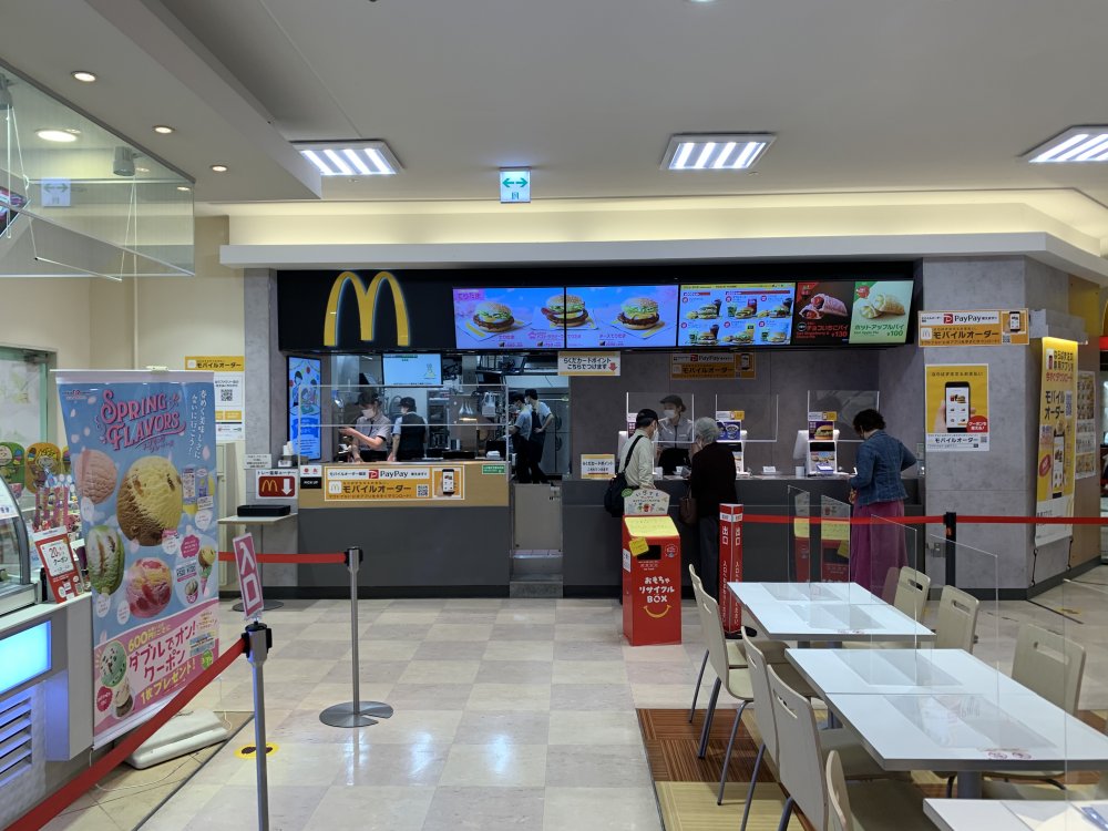 飲食店　マクドナルド ならファミリー店（飲食店）まで743m