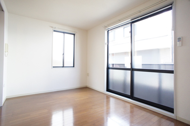 居室・リビング　２面採光なので、明るく風通しのよいお部屋です♪