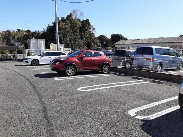 駐車場　駐車場があるので、車を買う予定の方も安心です