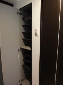 玄関　同マンション別部屋の写真です。
