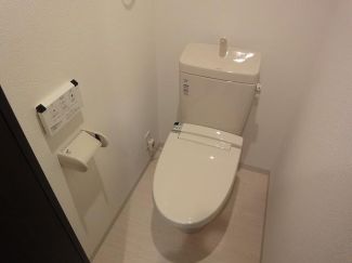 トイレ　同マンション別部屋の写真です。