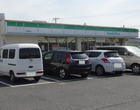 コンビニ　ファミリーマート（コンビニ）まで450m