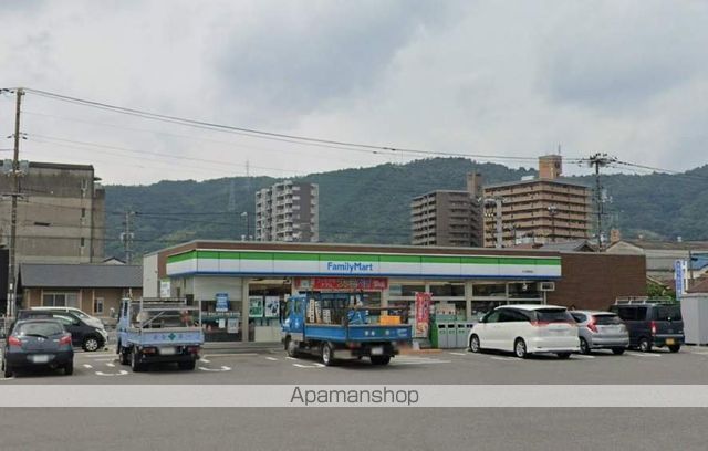 コンビニ　ファミリーマート（コンビニ）まで90m