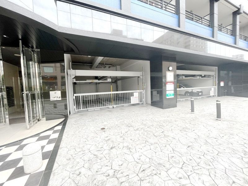 駐車場　エントランス