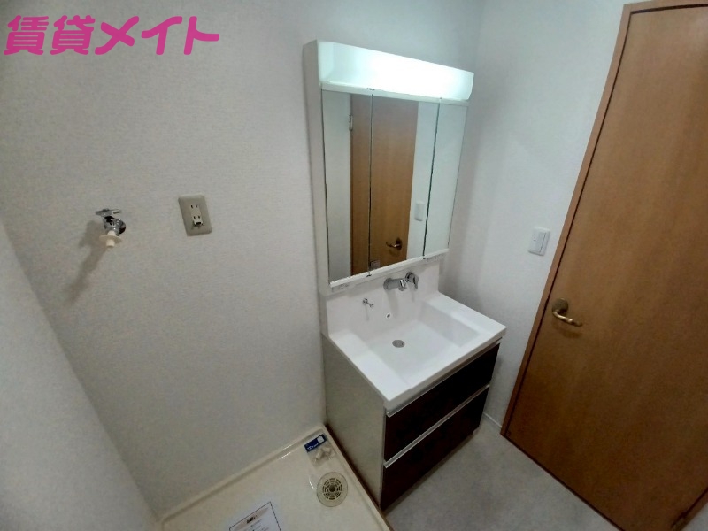 洗面設備　別部屋参考写真です