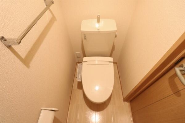 トイレ　写真は別のお部屋のものです。