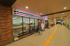 コンビニ　セブンイレブン 千住大橋駅店（コンビニ）まで450m