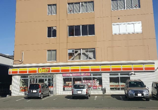 コンビニ　デイリーヤマザキ中通七丁目店（コンビニ）まで290m