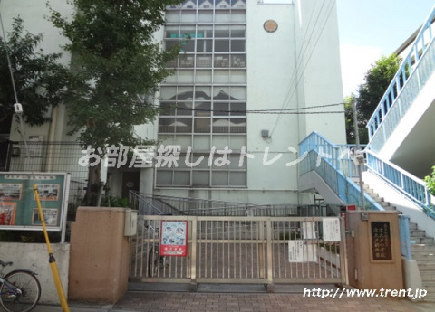 小学校　新宿区立 津久戸小学校（小学校）まで300m
