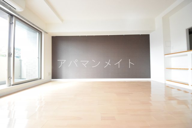 その他部屋・スペース　落ち着いた色調の寝室です