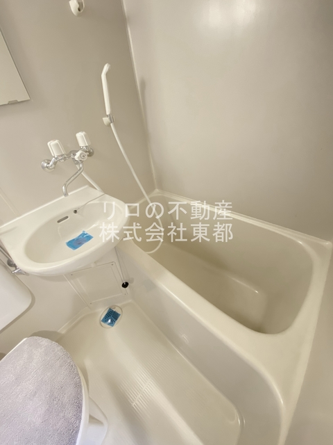 バス・シャワールーム　お掃除がしやすい３点ユニットバスです☆