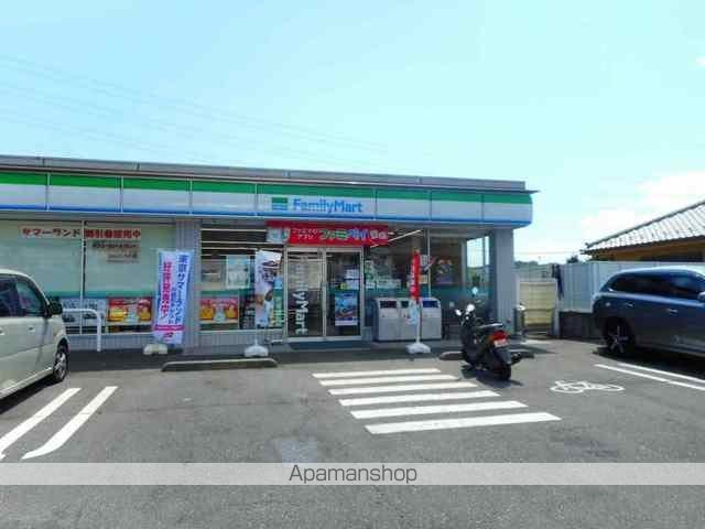 コンビニ　ファミリーマート（コンビニ）まで850m