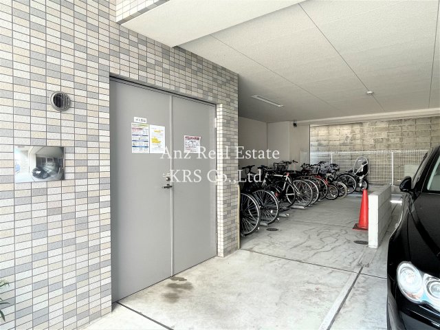 駐車場　敷地内に駐車場・バイク置場・駐輪場があります！