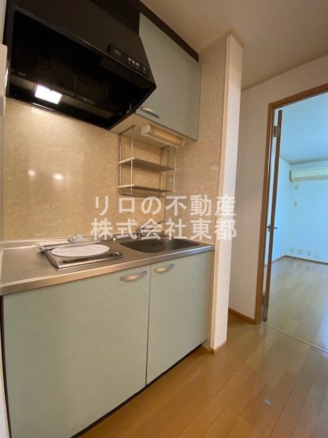 キッチン　キッチンは収納付なので、調理器具など必要な物を収納できます☆