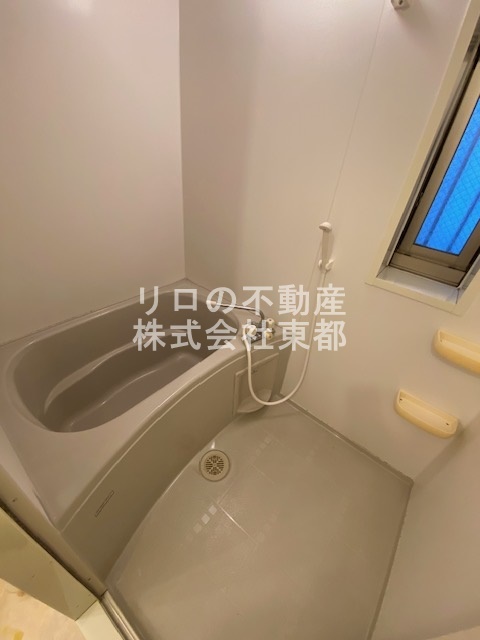 バス・シャワールーム　清潔感のある浴室で、１日の疲れを癒しリラックスできます。