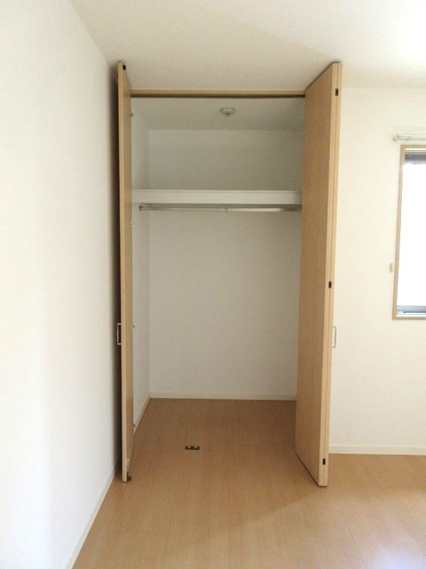 収納　洋室6.3帖のお部屋にあるクローゼットです♪お洋服もしわにな