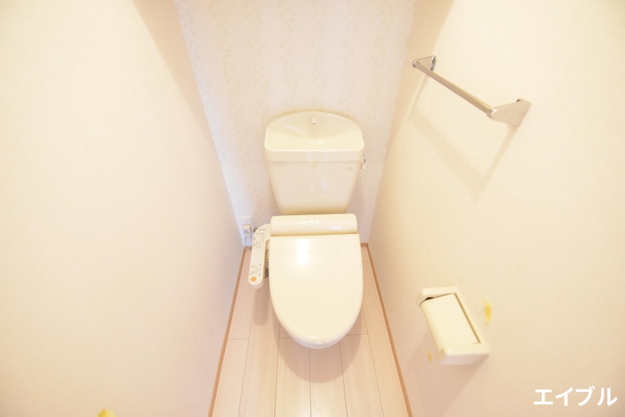 トイレ　反転タイプの別のお部屋になります