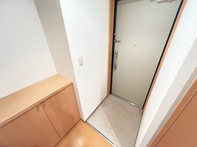 玄関　※他部屋の写真です。現況優先