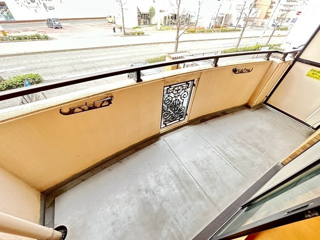 バルコニー　※他部屋の写真です。現況優先