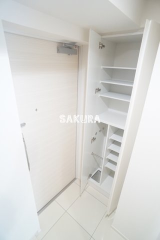 玄関　収納豊富なシューズボックスです♪