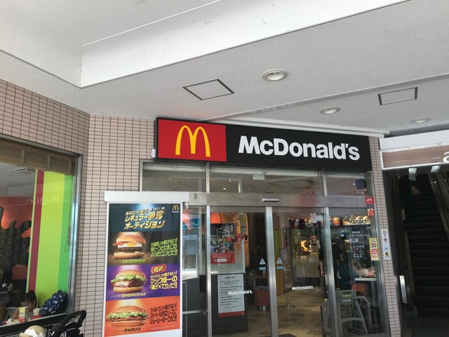 飲食店　マクドナルド新百合ヶ丘北口店（飲食店）まで326m
