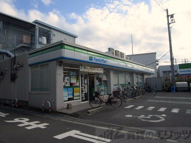 コンビニ　ファミリーマート　正雀駅前店（コンビニ）まで380m