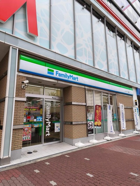 コンビニ　ファミリーマートグランキコーナ堺店（コンビニ）まで743m