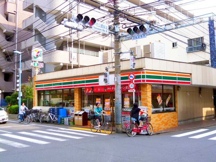 コンビニ　セブンイレブン（コンビニ）まで400m
