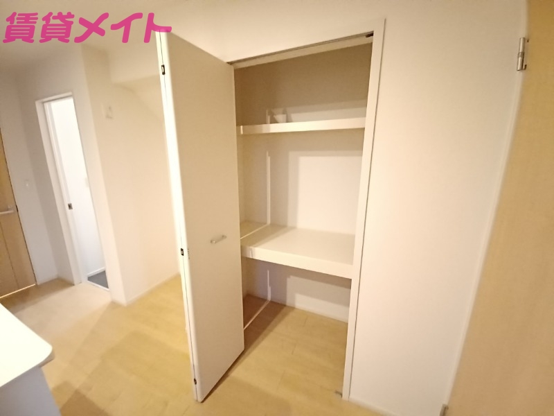 収納　同型反転タイプ画像