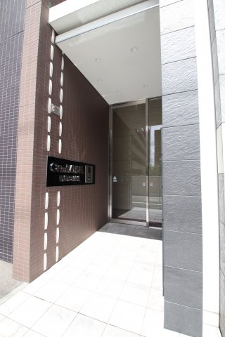 エントランス　清潔なエントランスです