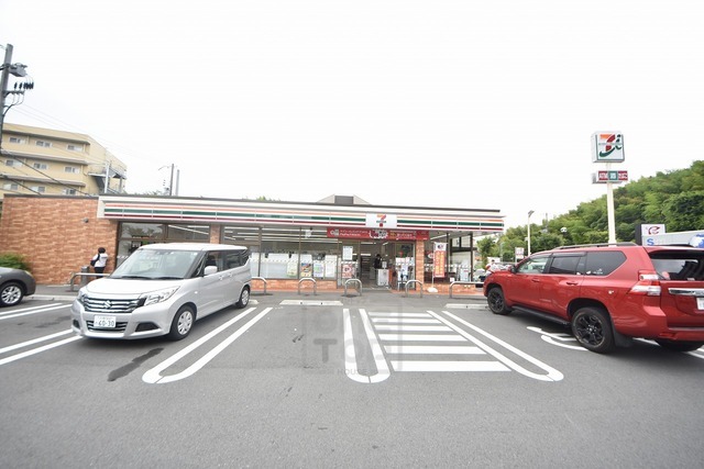 コンビニ　ファミリーマート　豊中若竹町（コンビニ）まで853m