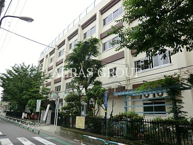 小学校　荒川区立第六日暮里小学校（小学校）まで394m