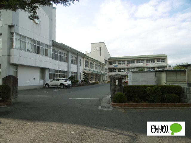中学校　盛岡市立見前中学校（中学校）まで2245m