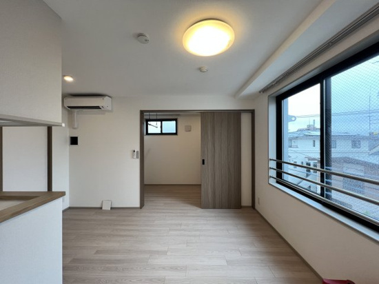 居室・リビング　9.5帖のきれいなLDK。