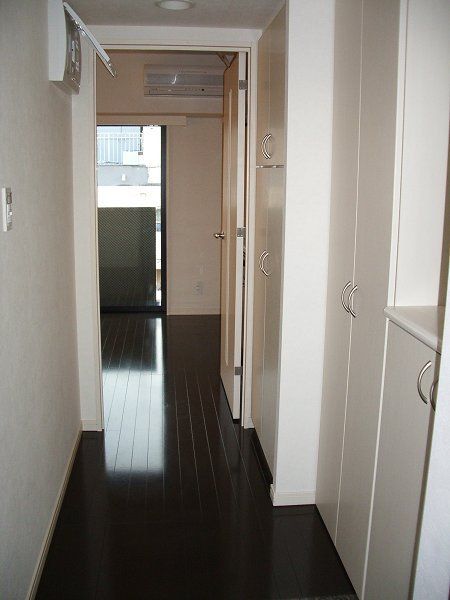 玄関　※同タイプの別のお部屋です。