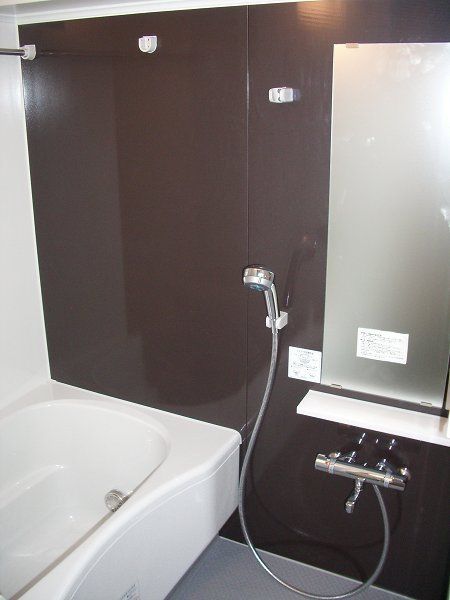 バス・シャワールーム　※同タイプの別のお部屋です。
