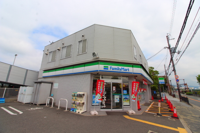 コンビニ　ファミリーマート茨木畑田町店（コンビニ）まで673m