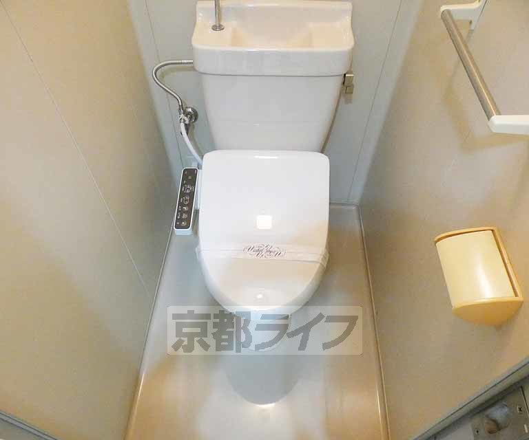 トイレ　ウォシュレットつき