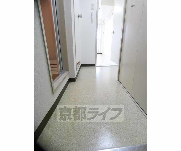 その他部屋・スペース　明るい廊下です