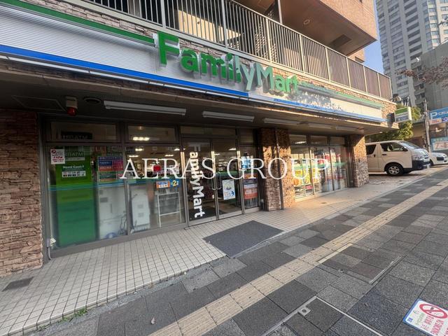 コンビニ　ファミリーマート 高輪一丁目店（コンビニ）まで128m