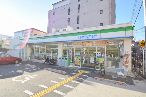 コンビニ　ファミリーマート 赤川三丁目店（コンビニ）まで48m