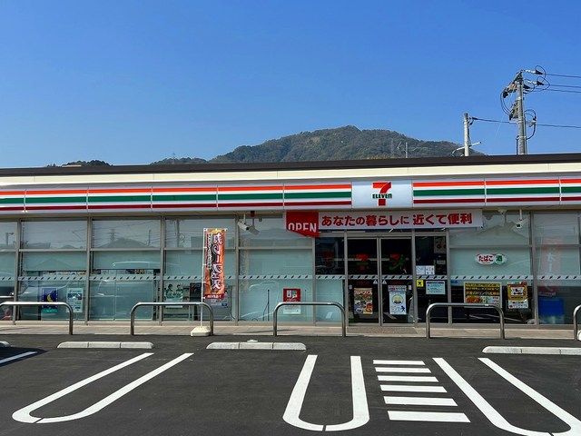 コンビニ　セブンイレブン祇園８丁目店（コンビニ）まで800m