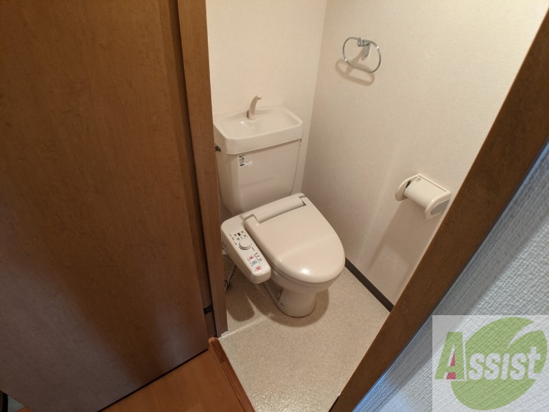トイレ　ウォシュレット機能がついたトイレです。安心して使用できます。