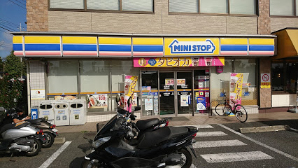 コンビニ　ミニストップ 板橋四葉店（コンビニ）まで932m
