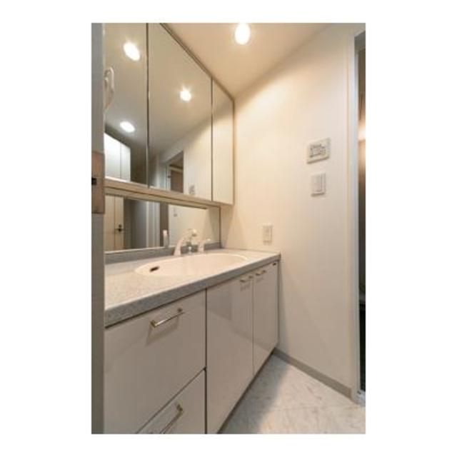 洗面設備　※写真は同タイプ住戸です。